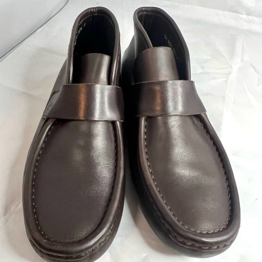Gucci Italian Leather Loafers with Artisan Whipstitch Detail - Size 37.5 / 7.5 - Picture 5 of 11